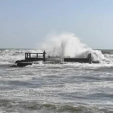 House Rome Front Sea شقة