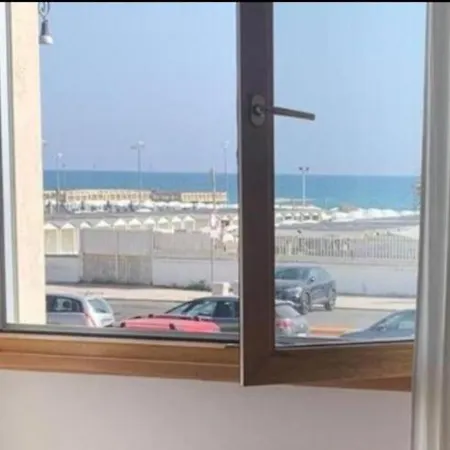 아파트 House Rome Front Sea