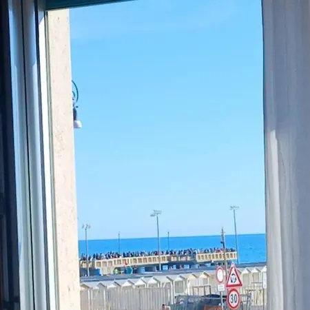 House Rome Front Sea