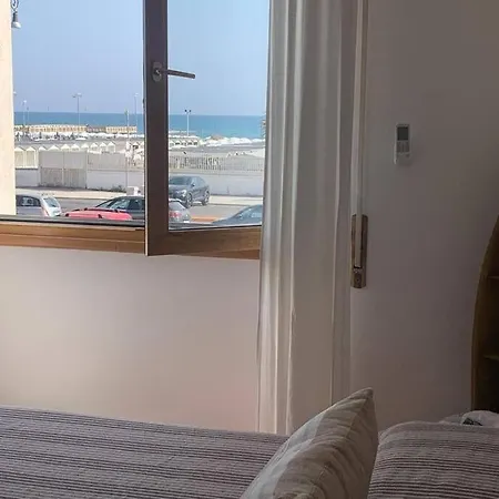 House Rome Front Sea *