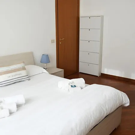 House Rome Front Sea *